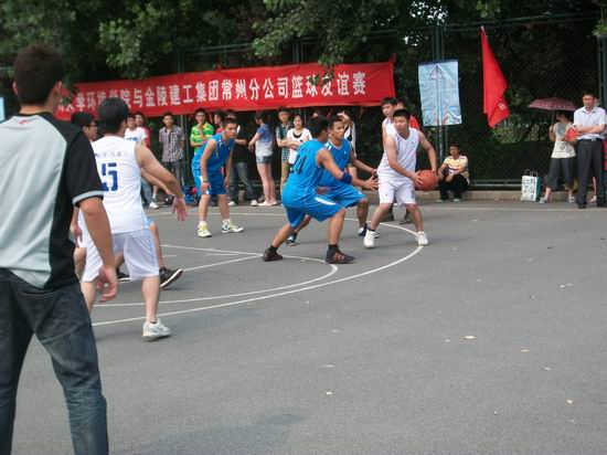 金陵建工星空平台(中国)常州分公司与常州大学环境学院篮球友谊赛成功举办